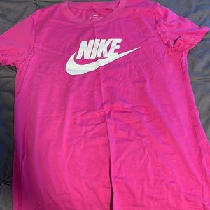 The Nike Tee - size medium